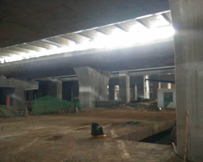 昆明南站站臺層施工現場
